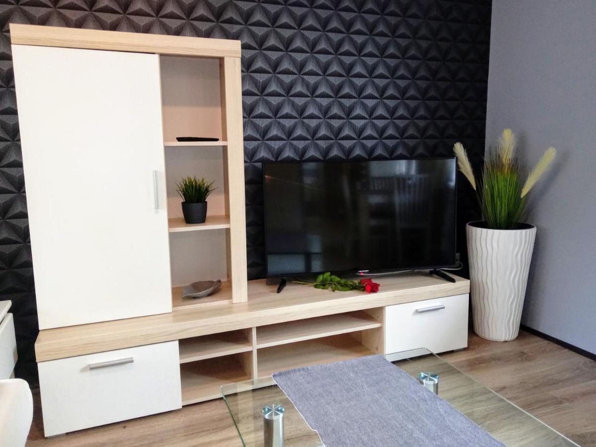 Noclegi Na Heweliusza Sanok Ngoại thất bức ảnh