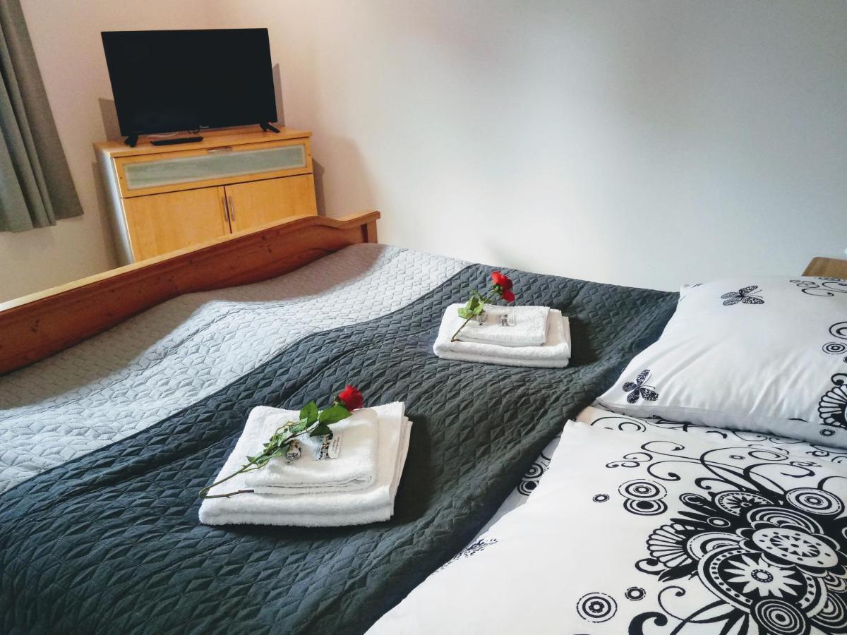 Noclegi Na Heweliusza Sanok Ngoại thất bức ảnh